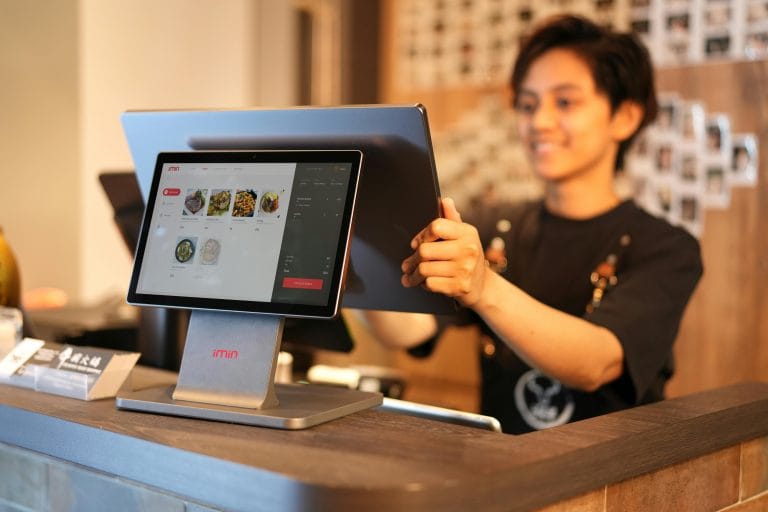 Why Staff Training Is Critical to Increasing Online Sales for Independent Restaurants